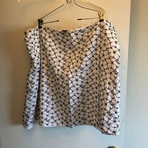 Mini skirt with cute flower detail